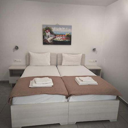 Alexia Rooms Palaiochora Exteriér fotografie
