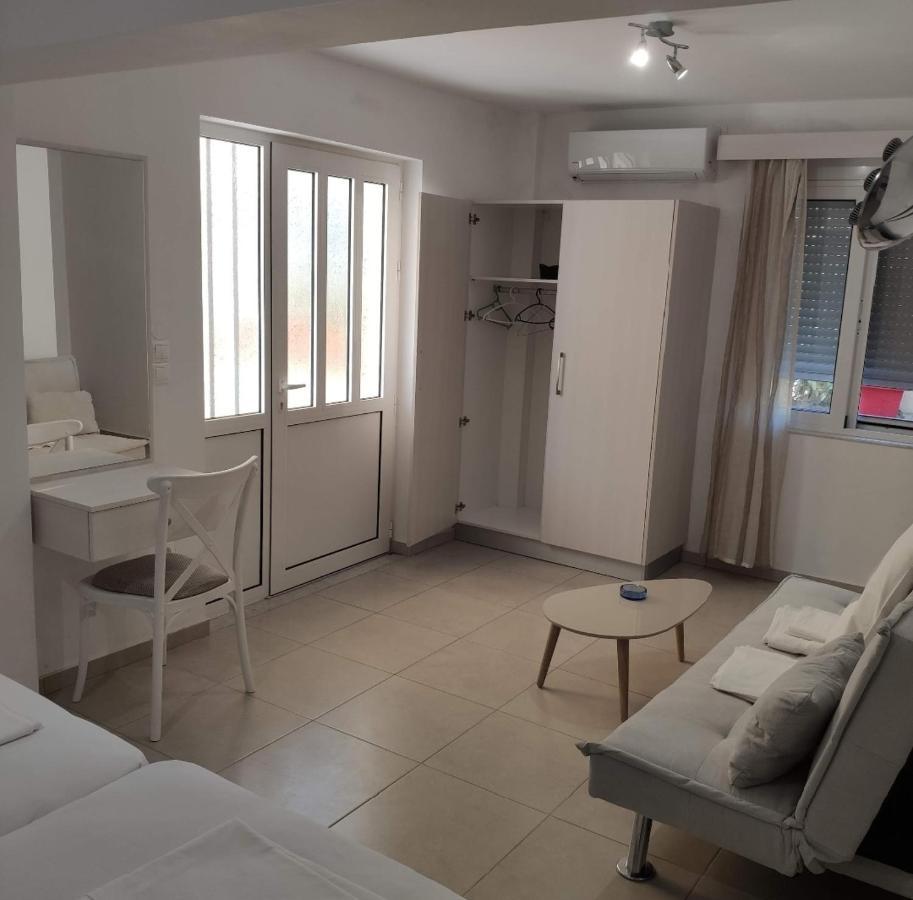 Alexia Rooms Palaiochora Exteriér fotografie