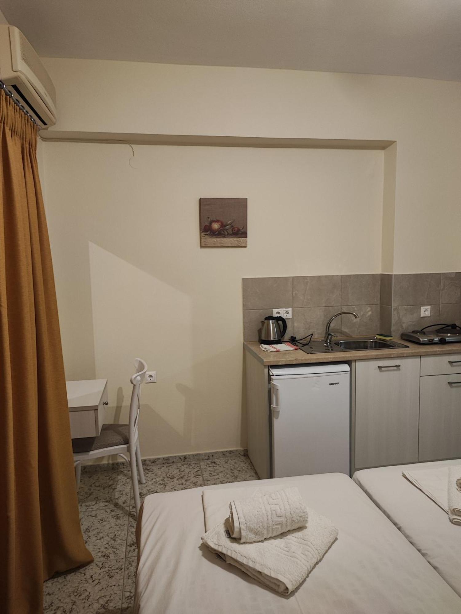 Alexia Rooms Palaiochora Exteriér fotografie