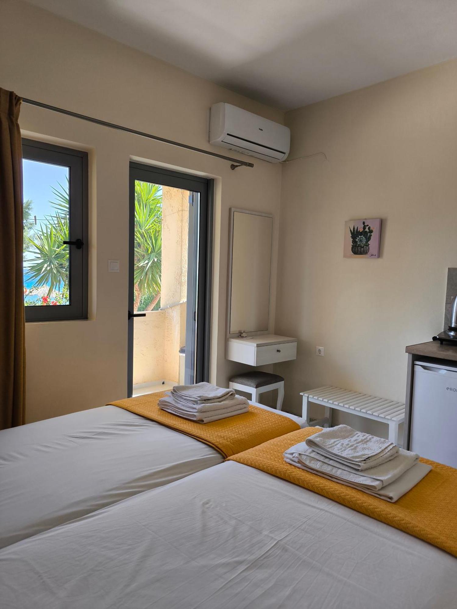 Alexia Rooms Palaiochora Pokoj fotografie