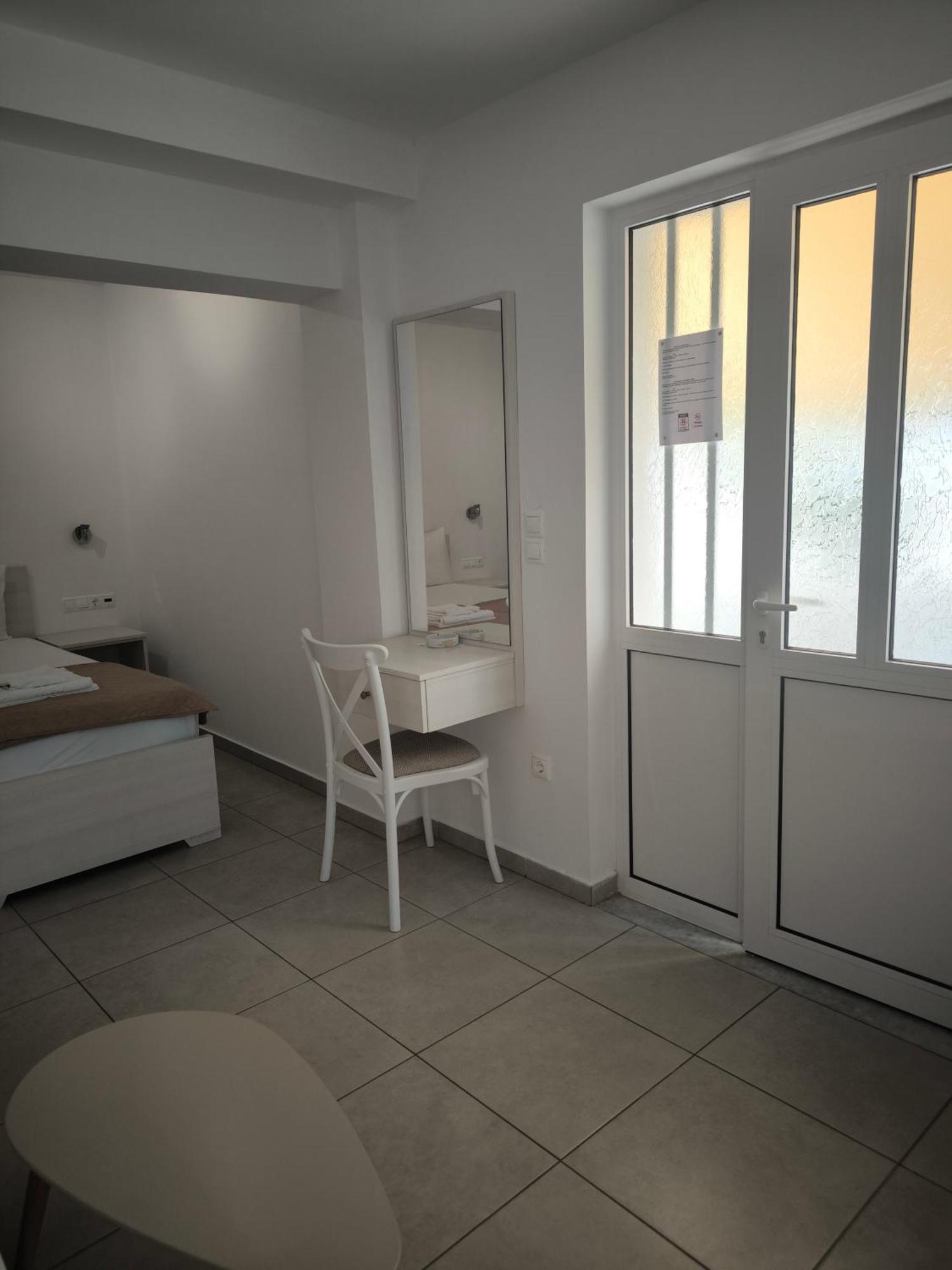 Alexia Rooms Palaiochora Exteriér fotografie