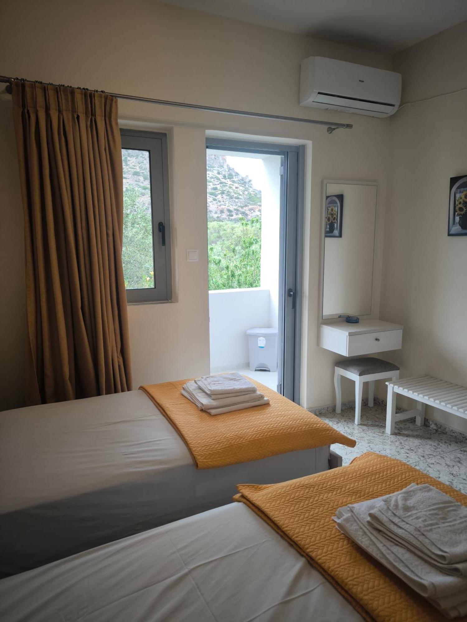 Alexia Rooms Palaiochora Exteriér fotografie