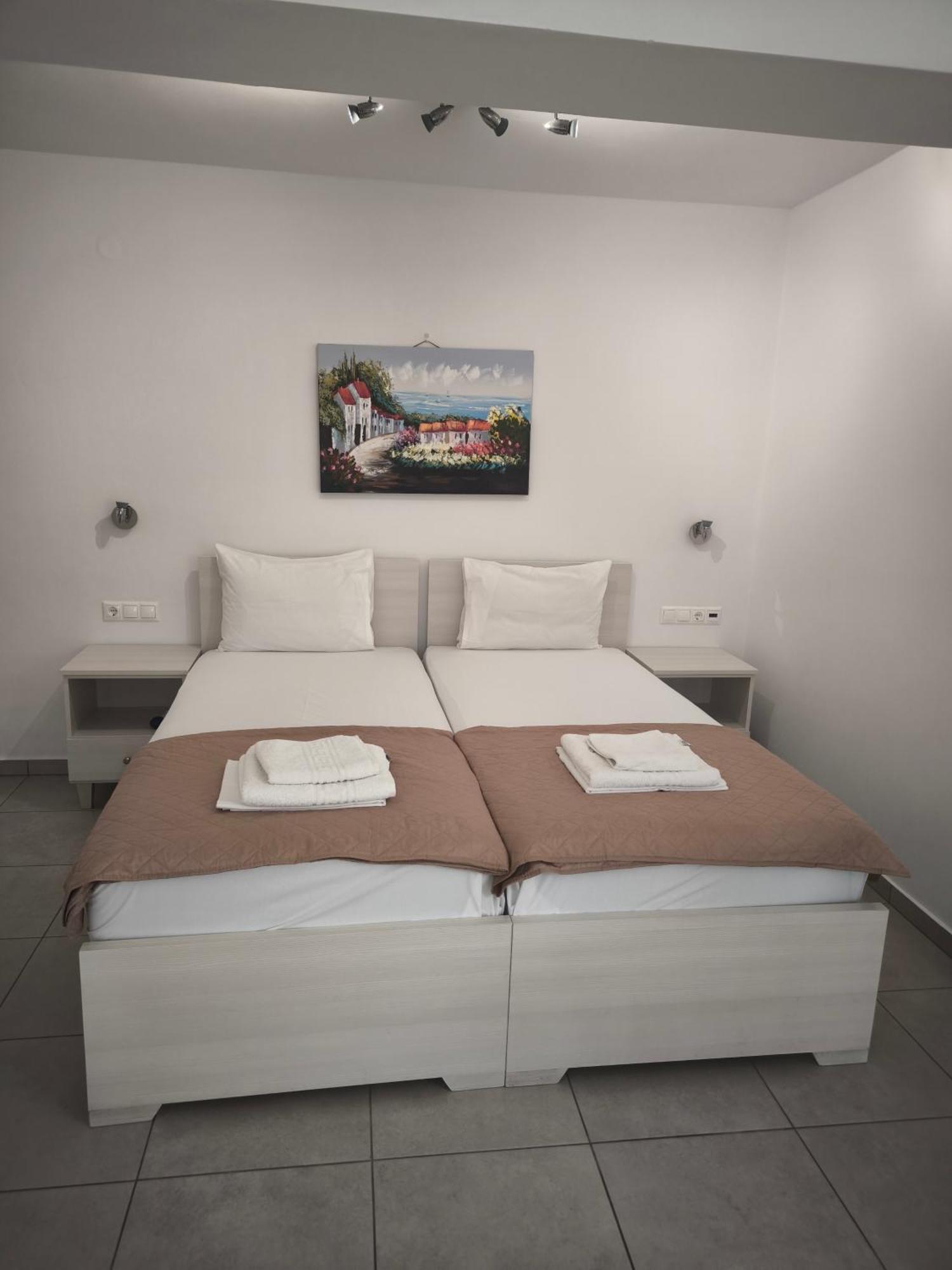 Alexia Rooms Palaiochora Exteriér fotografie