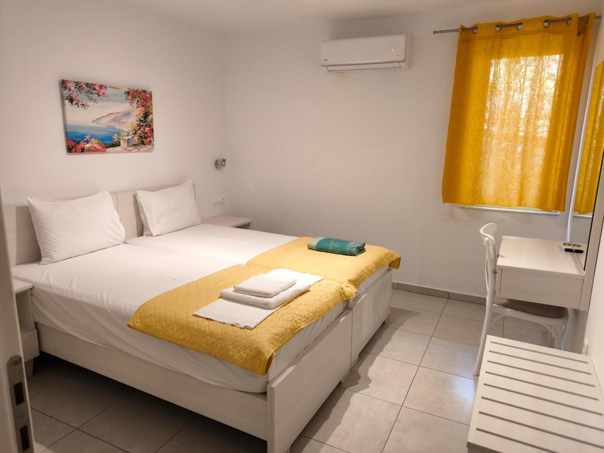 Alexia Rooms Palaiochora Exteriér fotografie