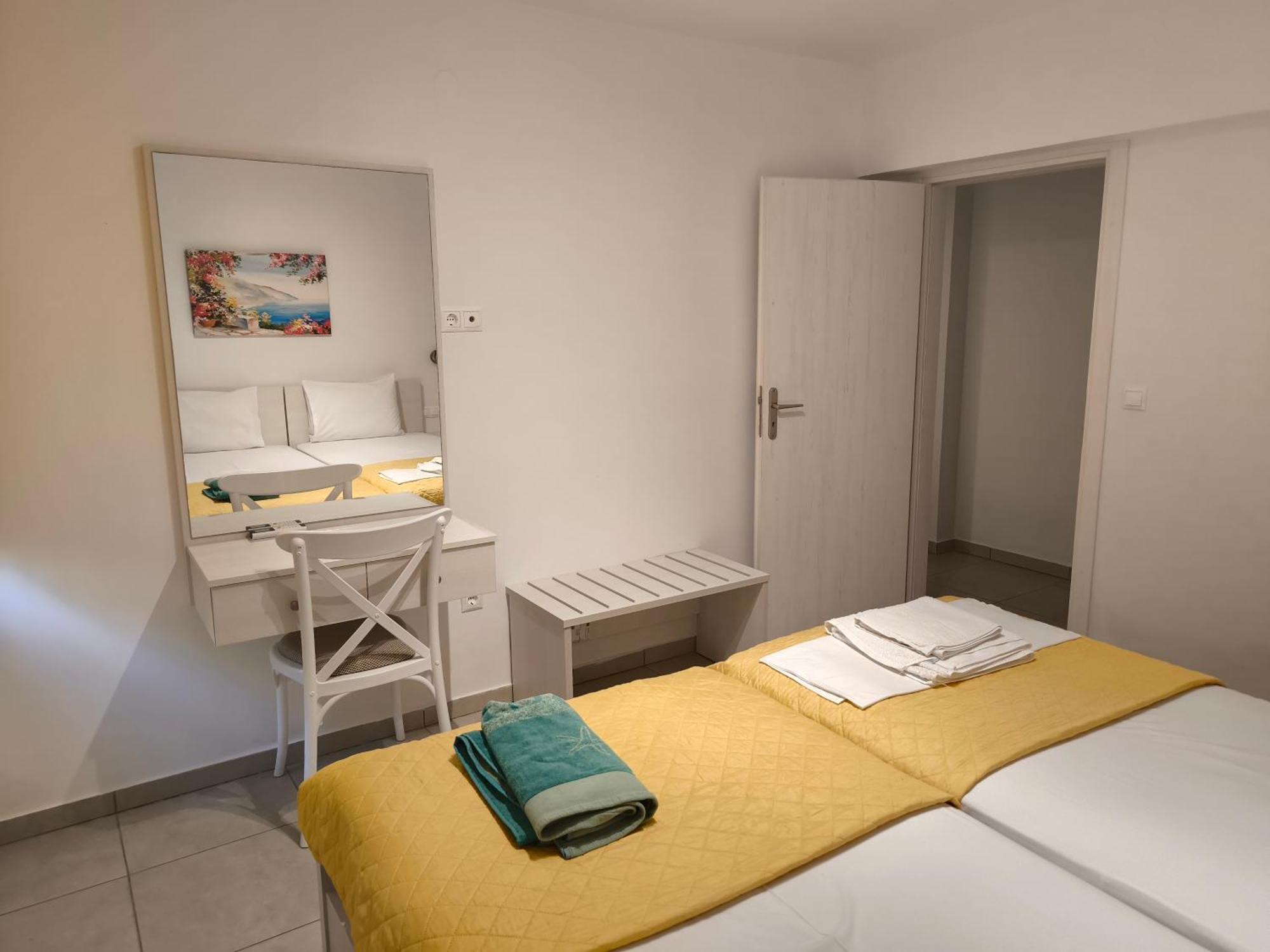 Alexia Rooms Palaiochora Exteriér fotografie