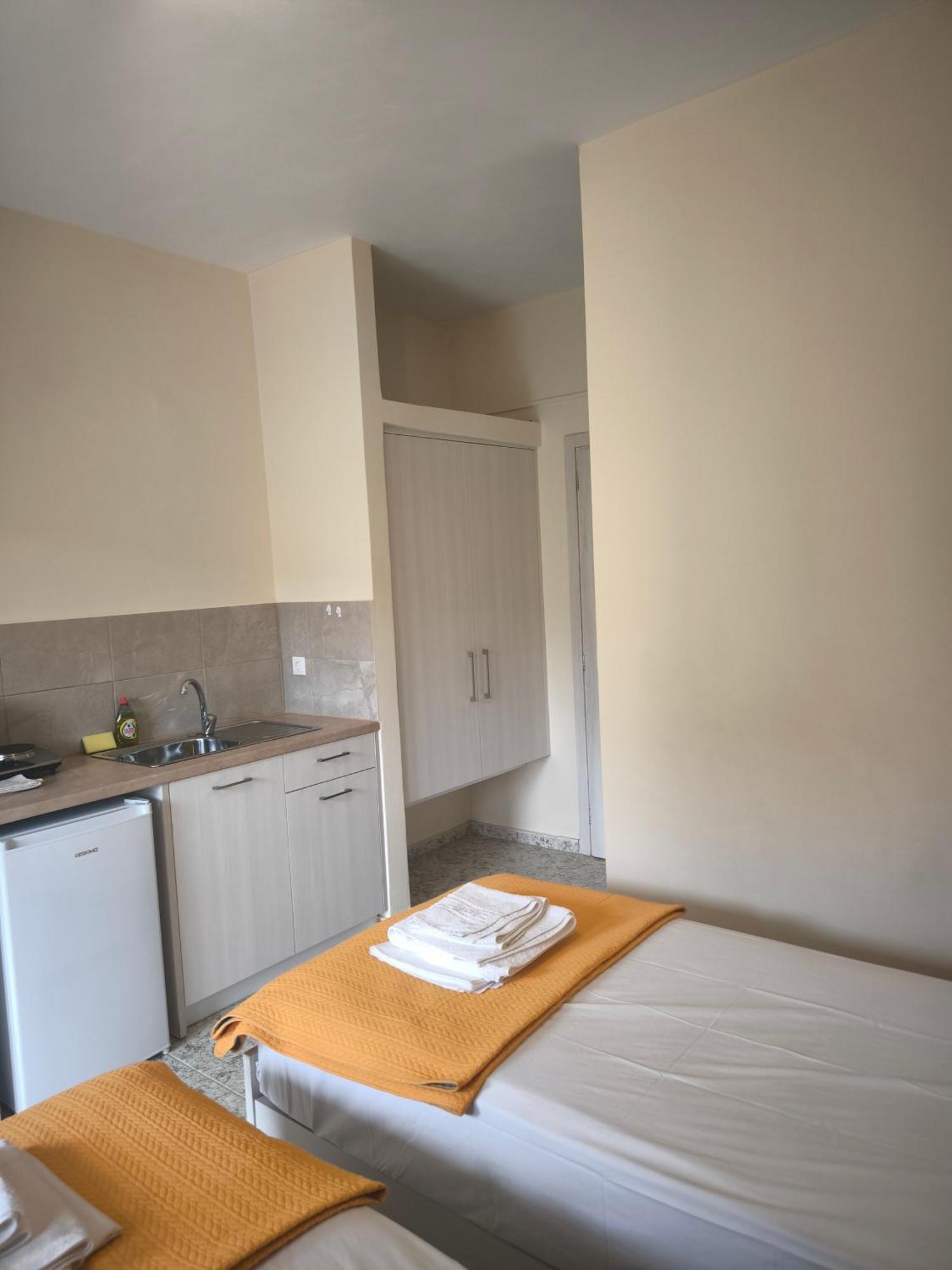 Alexia Rooms Palaiochora Exteriér fotografie