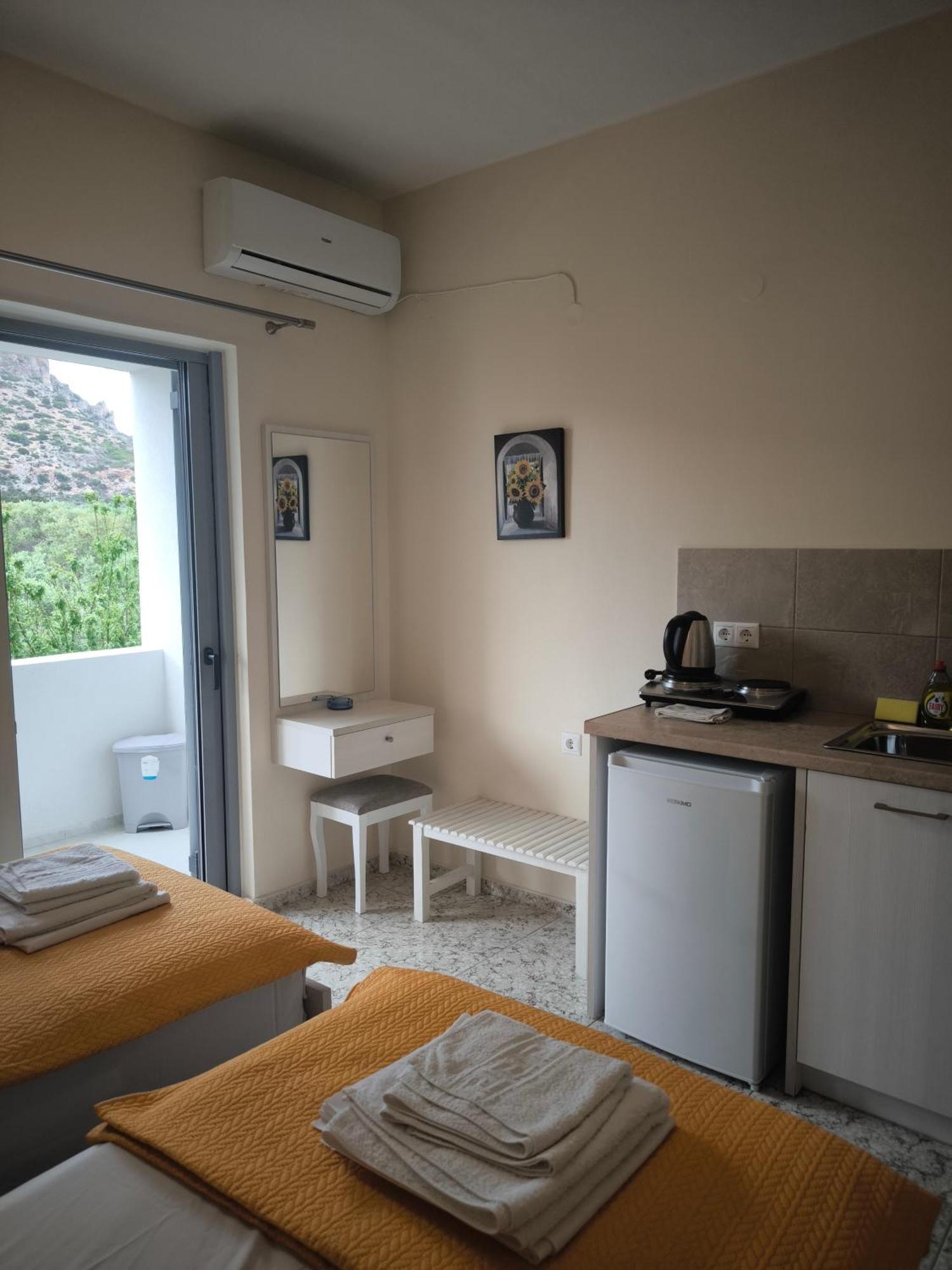 Alexia Rooms Palaiochora Exteriér fotografie