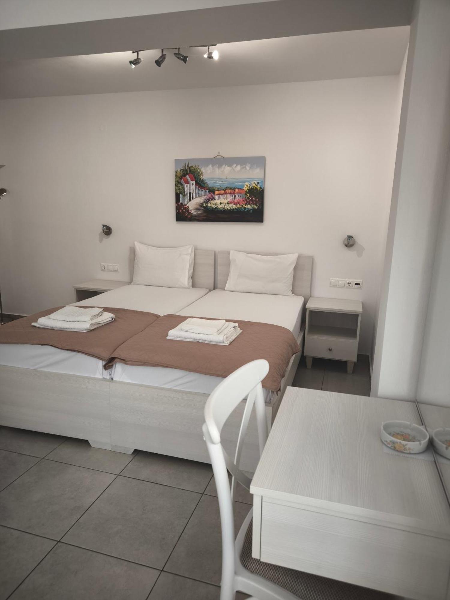 Alexia Rooms Palaiochora Exteriér fotografie