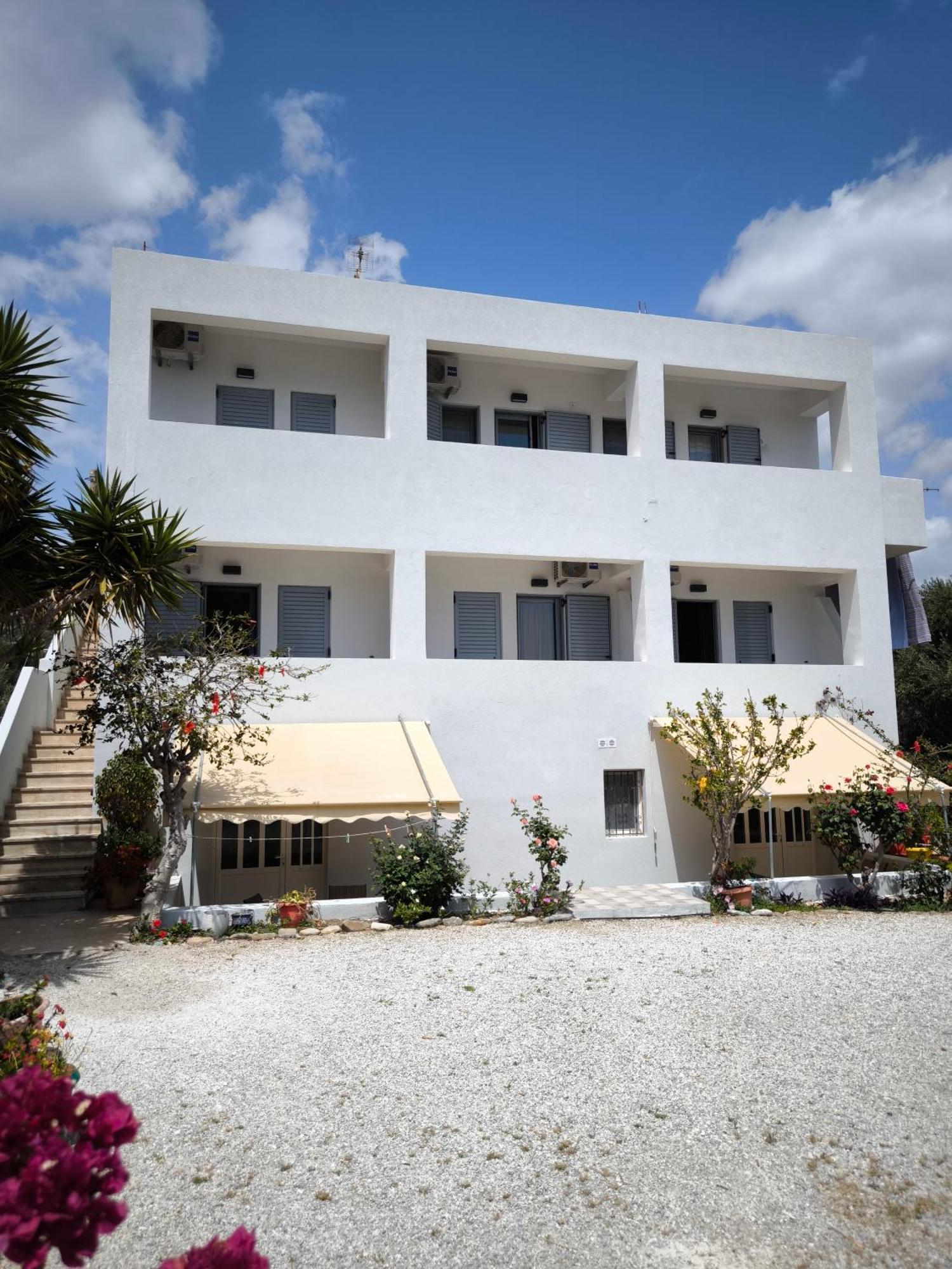Alexia Rooms Palaiochora Exteriér fotografie
