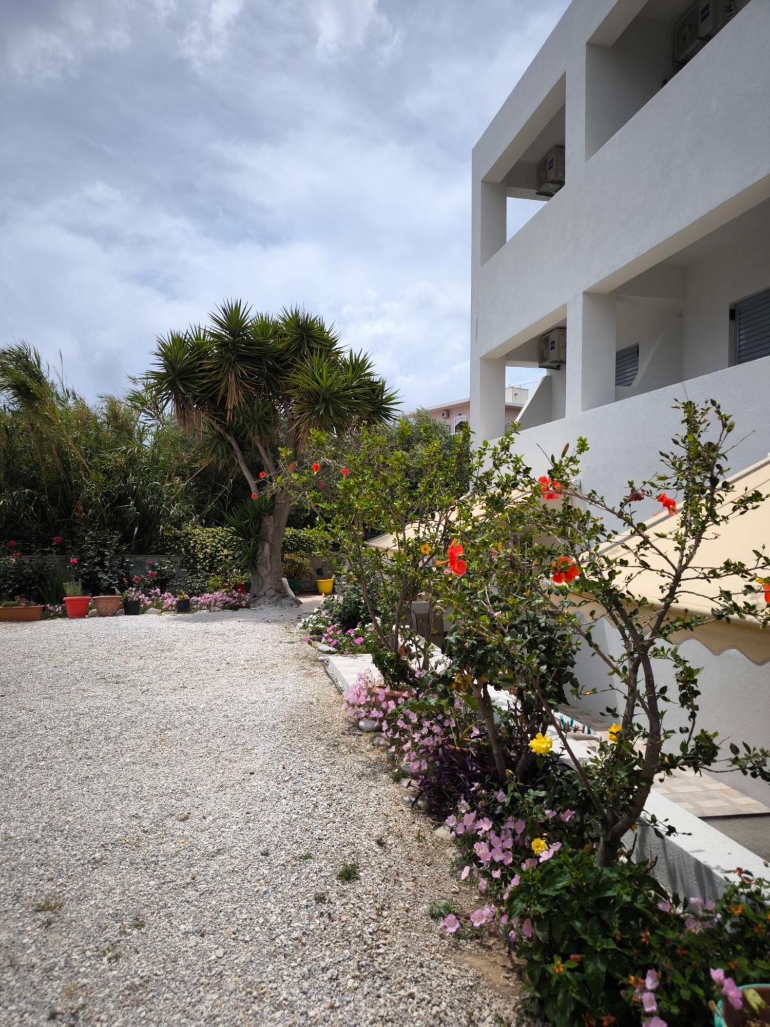 Alexia Rooms Palaiochora Exteriér fotografie
